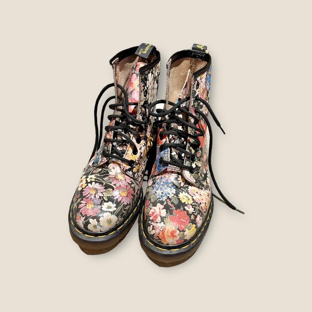 Vintage Y2K Dr. Martens boots women's size 5 - EGUC - from ENGLAND! RARE GEM!💎